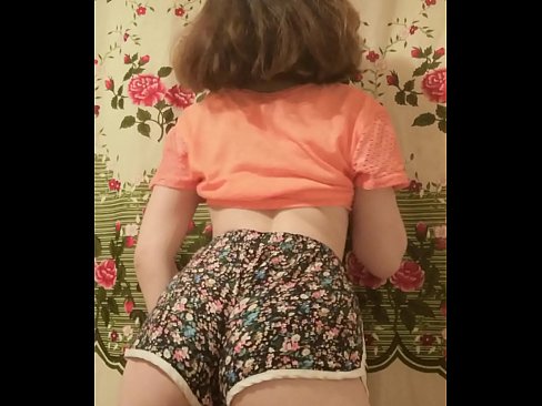❤️ 性感的年轻宝贝在镜头前脱下她的短裤 ❤️ Sex video﹏﹏