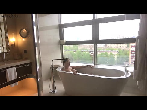 ❤️ 巨大的宝贝 激情地在浴室里撸起了她的阴部 ❤️ Sex video﹏﹏