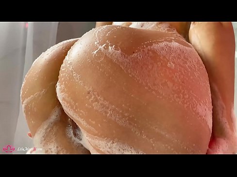 ❤️ 布鲁内特在淋浴时用振动器自慰阴部达到强烈的高潮 ❤️ Sex video﹏﹏