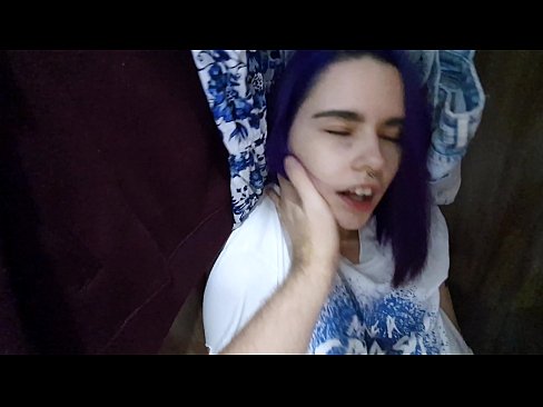 ❤️ 在衣柜里发现我的妹妹并帮助她射精 ❤️ Sex video﹏﹏